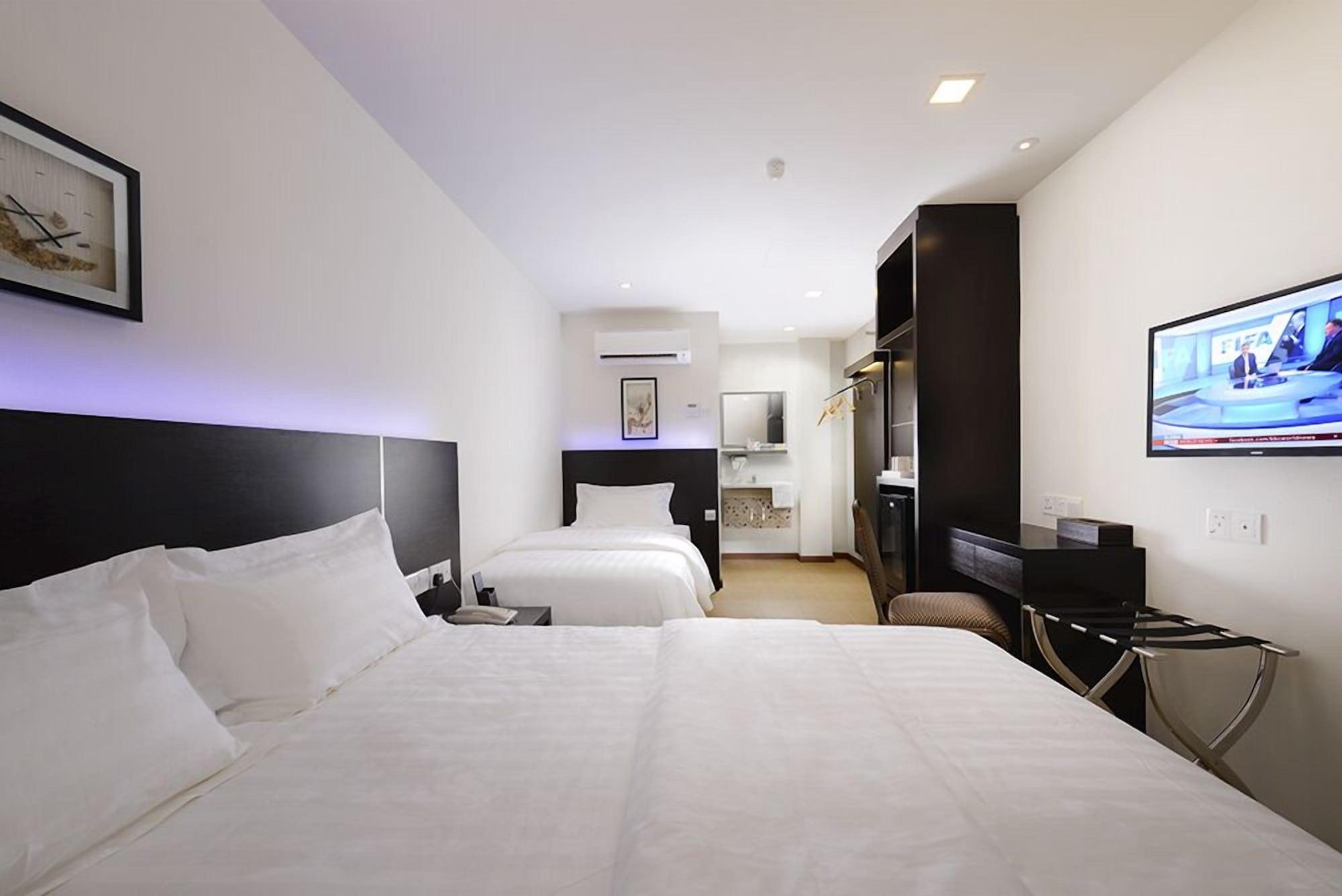 E-Red Hotel Bandar Perda Bukit Mertajam Exterior photo